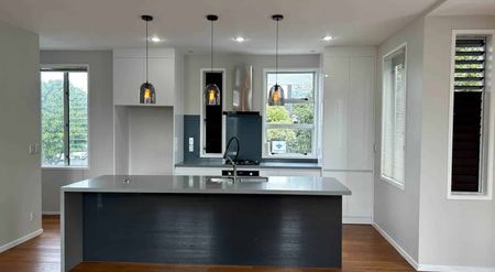 Centrally located Townhouse - Photo 5