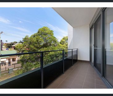 STYLISH APARTMENT - CLOSE TO ALL THAT YOU WILL NEED - Photo 6