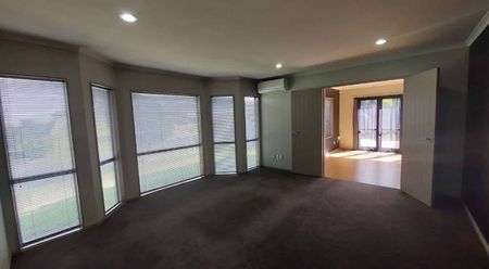 Beautiful Family Home - Photo 2
