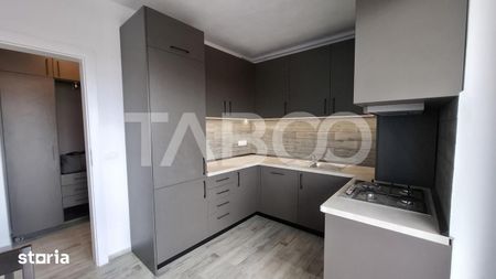 Apartament de inchiriat 3 camere 2 balcoane bloc cu lift Sibiu - Fotografie 3