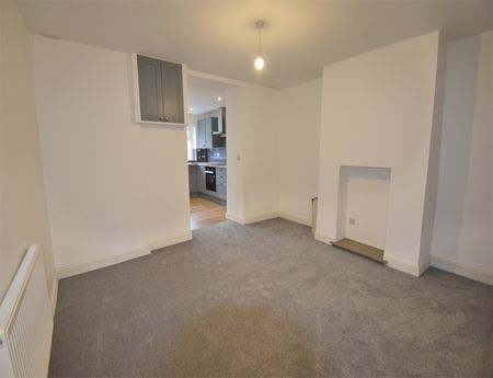 2 Bedroom Terraced Available Arranging tenancy - Photo 2