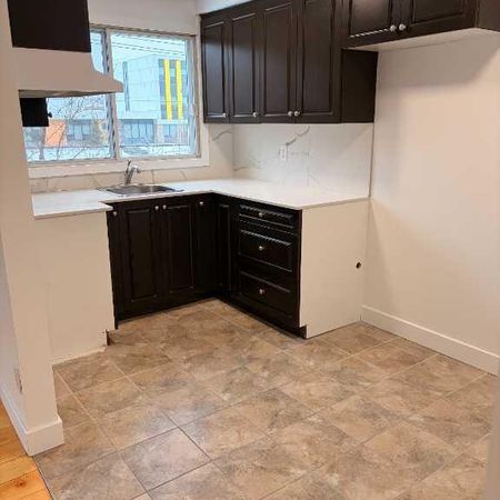 À VOIR 3 1/2 rénové appartement près métro Concorde - Photo 4