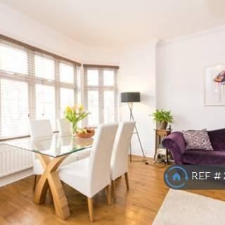 3 bedroom flat to rent - Photo 1
