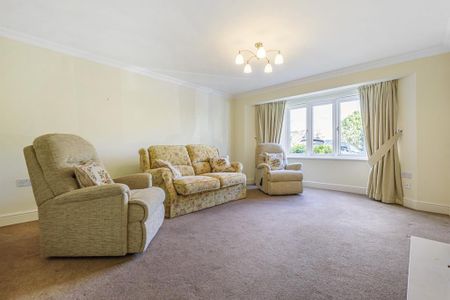 2 bedroom ground floor flat to rent - Photo 2