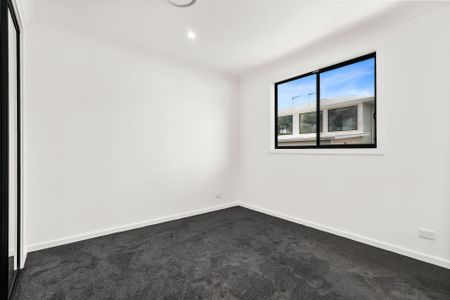 Stunning Brand New Four Bedroom Duplex - Photo 4