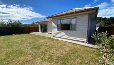 3 Bedrooms Stokes Valley - Photo 5