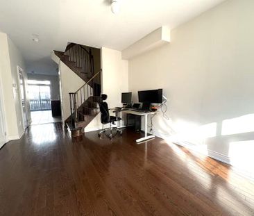 For Lease - 9 Strawflower Mews, Toronto, Ontario - Photo 1
