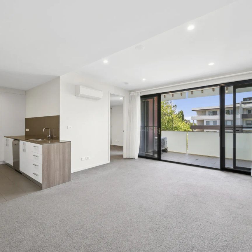 Immaculate Apartment in a Highly Sought-After Setting - Photo 1