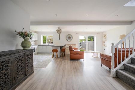 4 bedroom detached bungalow to rent - Photo 2