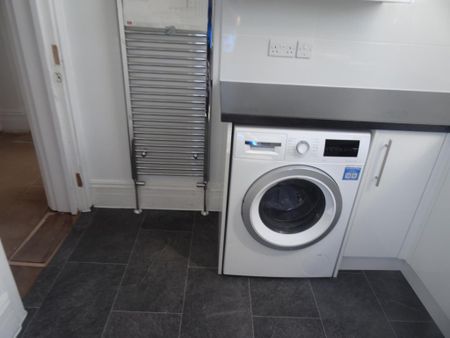 2 bedroom flat to rent - Photo 4