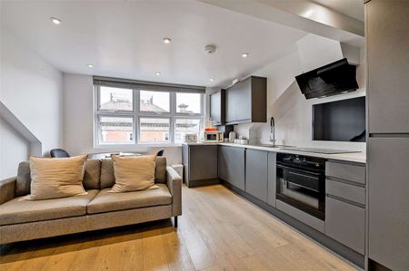 A modern top floor one bedroom apartment with off-street parking in the heart of Windsor town. - Photo 5