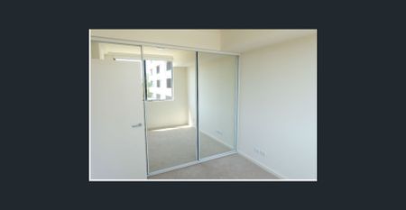 Stylish 1-Bedroom Apartment with Ample Storage & Generous Interior Space - Photo 5