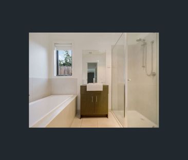 Ideally located Townhouse! - Photo 2