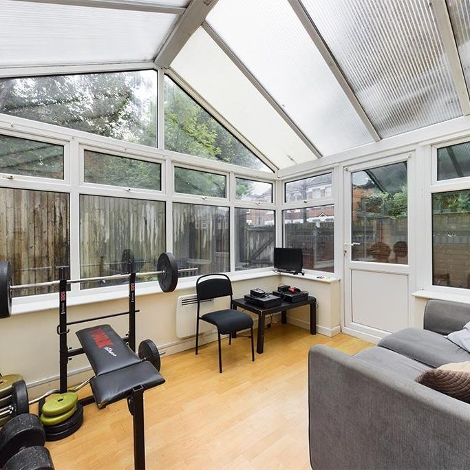 5 bedroom end of terrace house to rent - Photo 1