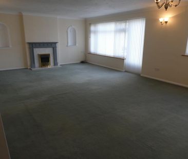 3 bedroom flat to rent - Photo 3