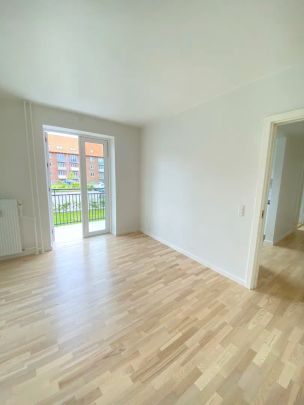 Renoveret 2-værelses lejlighed med altan - tæt ved fjorden - Photo 1