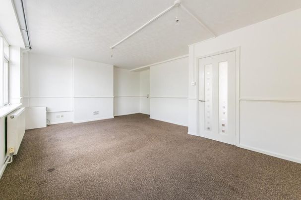 3 bedroom flat to rent - Photo 1