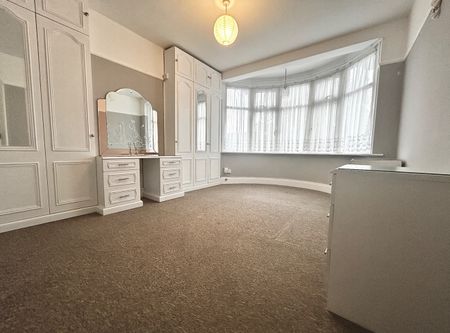 3 Bed Maisonette, Hedge Lane, N13 - Photo 3