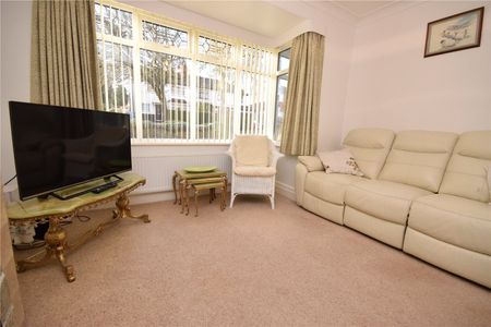 5, Stainburn Crescent, Leeds, LS17 6NE - Photo 2