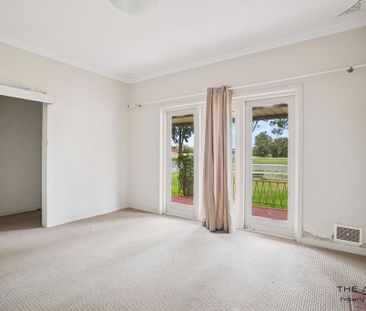 Classic Home with Expansive Outdoor Space - Photo 4