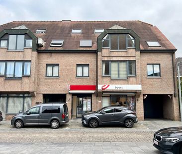 Opgefrist 2 slaapkamer appartement met garagebox, gelegen te centru... - Photo 5