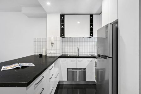 Unit 33/562 Little Bourke Street, - Photo 2