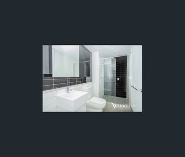 INNER CITY ONE BEDROOM APARTMENT AT ITS FINEST - Photo 5