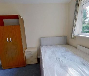 4 bedroom semi-detached house to rent - Photo 4