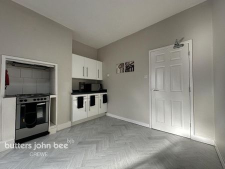 1 bedroom in a house share to rent - Photo 4
