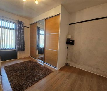 8 Ballygomartin Road, Belfast, BT13 3LD - Photo 5