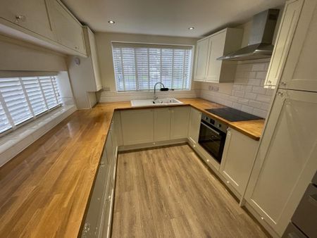 3 bedroom detached bungalow to rent - Photo 4