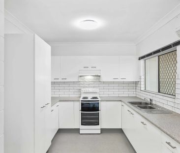 Fully Renovated and fully Air Conditioned 2 Bedroom Villa with LUG ... - Photo 1