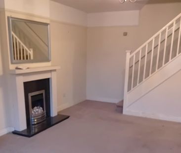 2 bedroom end of terrace house to rent - Photo 2