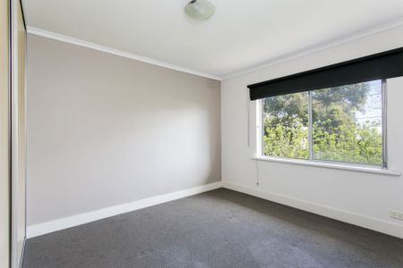 Modern two bedroom unit - Photo 3