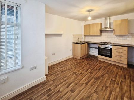 Courtybella Terrace, NEWPORT - Photo 2