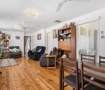 COMFORTABLE HOME IN A CONVENIENT LOCATION - Photo 4