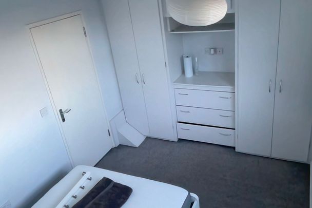 Room in a Shared Flat, Loughborough Street, SE11 - Photo 1