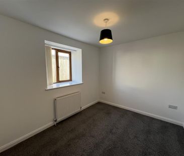 Glebe Road, Loughor, SWANSEA - Photo 2