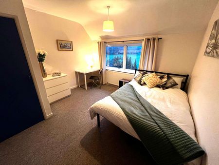 Cromwell Road Room 4 - Photo 2