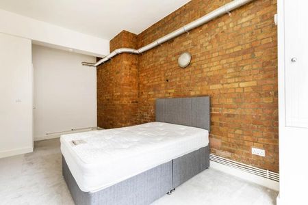 Stunning newly refurbished one bedroom apartment with loft style features - Photo 4