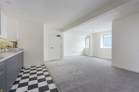 Rent Apt 11 Chantrey Picture House, Woodseats, S8 £895pcm - Photo 4