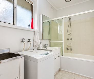 Easy Living in the Heart of Caulfield South - Photo 4