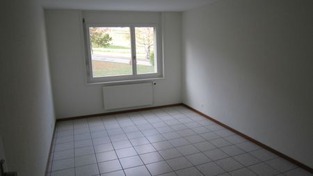 Spacieux appartement de 4,5 pièces avec balcon et ascenseur - Photo 2