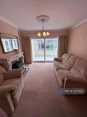 3 bedroom semi-detached house to rent - Photo 1