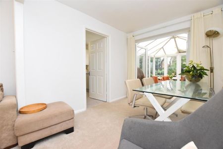 3 bedroom semi-detached house to rent - Photo 2