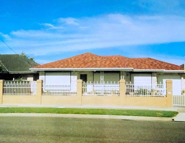 Conveniently Located - Photo 1