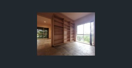 EXCELLENT POSITION! FABULOUS FAMILY LIVING! - Photo 4