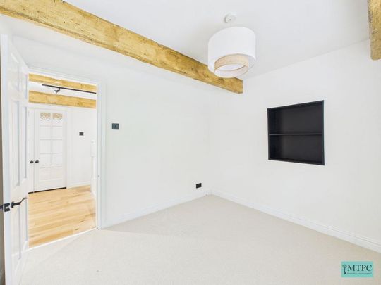4 bedroom end of terrace house to rent - Photo 1