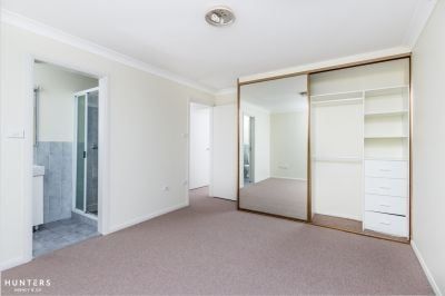 Three Bedroom Townhome - Walk To Shops & Schools - Photo 2