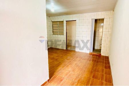 Casa para Locação – 1 Dormitório, Sala, Cozinha com Gabinete e Lavanderia - Photo 2